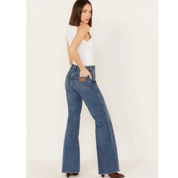 NWT Wrangler Women's Wanderer Dark Wash High Rise Stretch Flare Jeans Size 26 - Picture 2 of 15